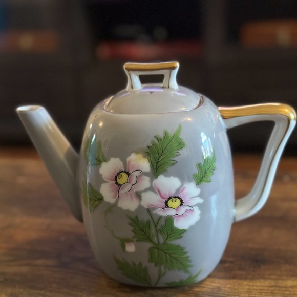 Beautiful Teapot from Occupied Japan - Picture 12 of 16